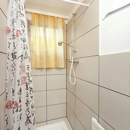 Spacious Holiday In With Garden * Вильдеманн