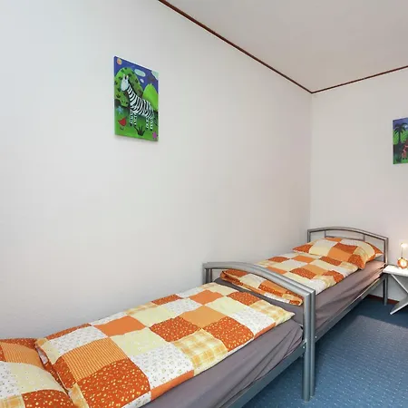 Spacious Holiday In With Garden *