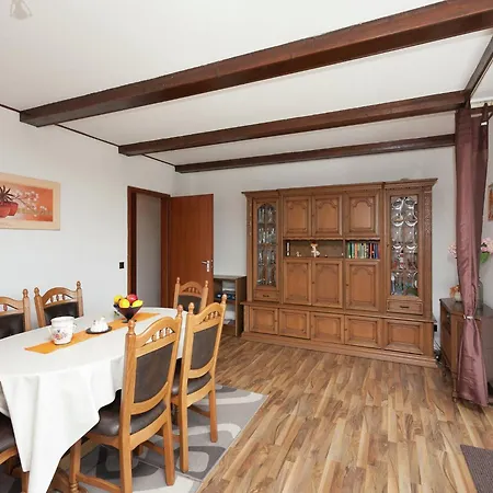 Spacious Holiday In With Garden *