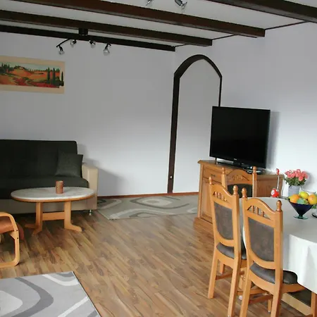 Дом отдыха Spacious Holiday In With Garden *
