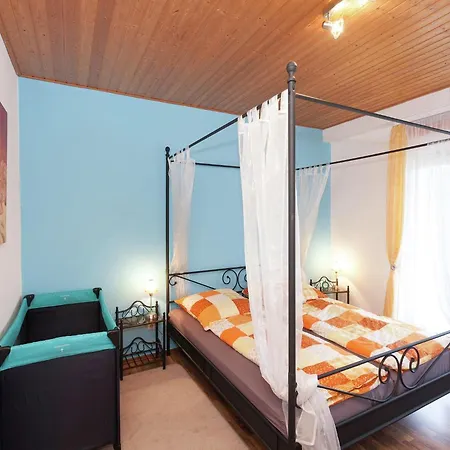 Spacious Holiday In With Garden Вильдеманн