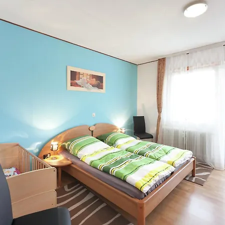 Dom wakacyjny Spacious Holiday In With Garden