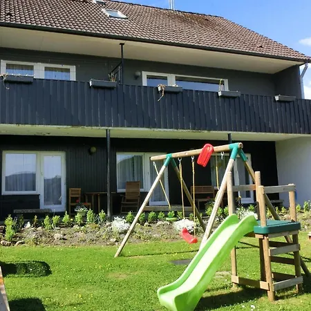 Spacious Holiday In With Garden *